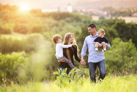 家族カードは費用対効果抜群！家族カードのメリットとデメリット